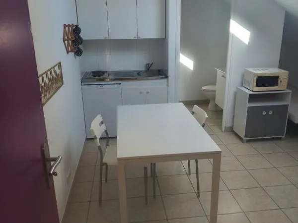 Studio 19 mètres carrés et charge comprise s