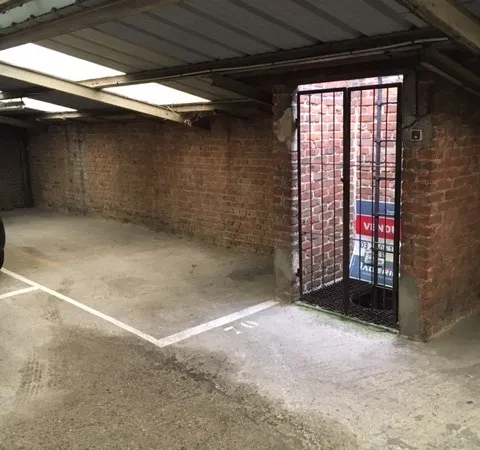 Loue parking - 16m²