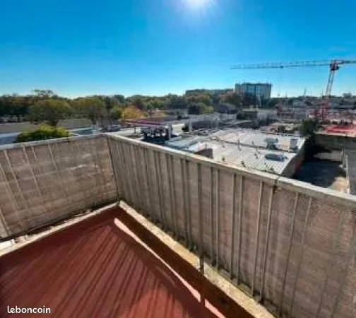 Appartement en attique de 20 m2 secteur faculté médecine