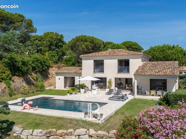 Villa 6 pièces 233 m²