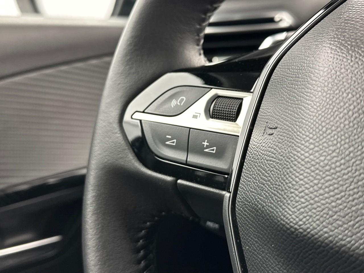 Peugeot 208 puretech 100 s&s eat8 allure pack — photo 17