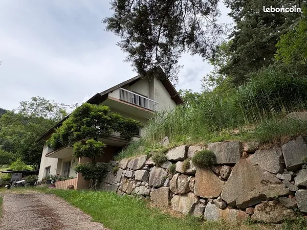 Maison à rénover au calme et avec vue