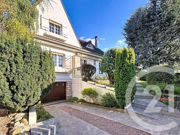 Maison 8 pièces 131 m²