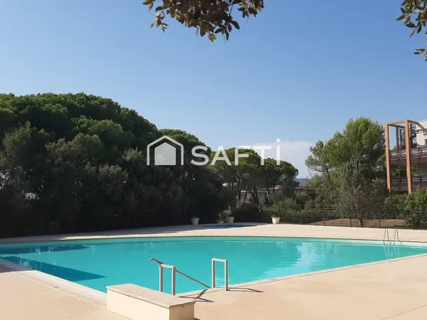 Proche des accès autoroutiers, Résidence sécurisée avec gardien et piscine, appartement de type 3 av