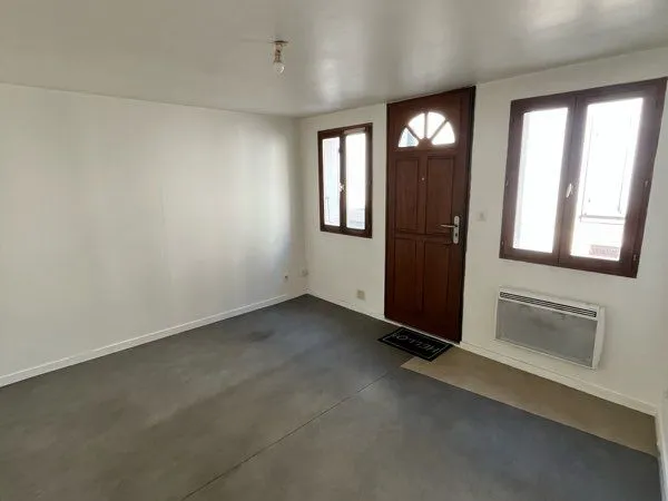 Studio - environ 20 m² | Centre-ville de Montereau-Fault-Yonne 390 / mois + 60 de charges