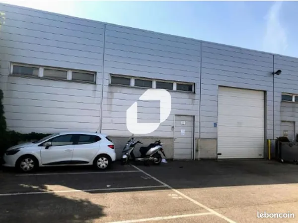 Local d'activité 519 m²