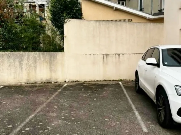 Parking 13 m²