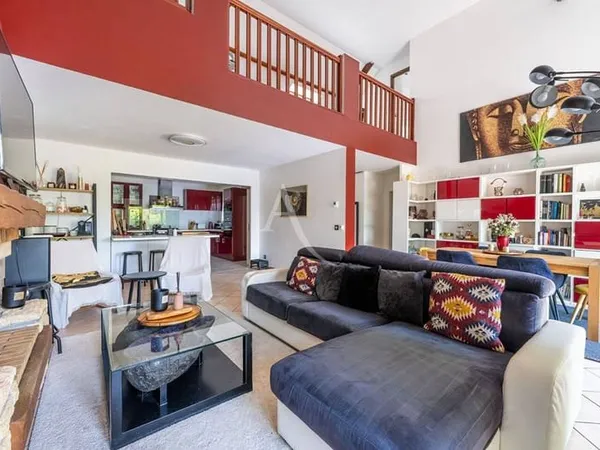 Maison 7 pièces 203 m²