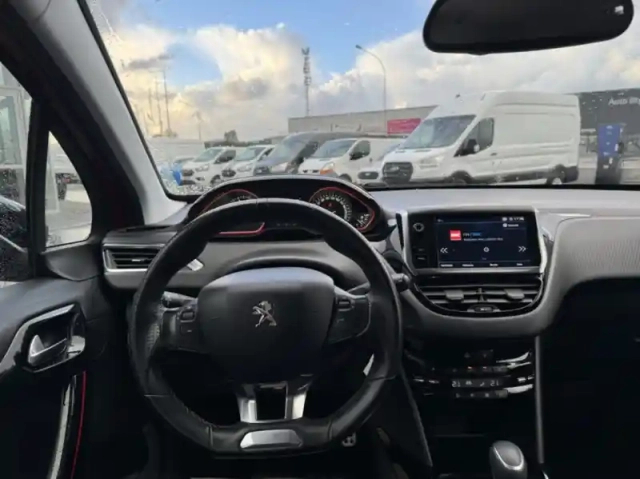 Peugeot 2008 1.2 puretech 110ch e6.c gt line s&amp;s eat6 — photo 9