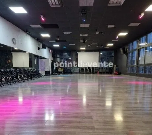 Local commercial 330 m²