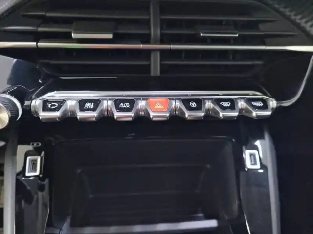 Peugeot 208 electrique 50 kwh 136ch — photo 25