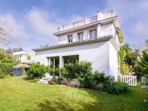 Maison 8 pièces 283 m²