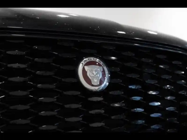 Jaguar F-Pace p400e plug-in-hybrid se bva8 awd — photo 15