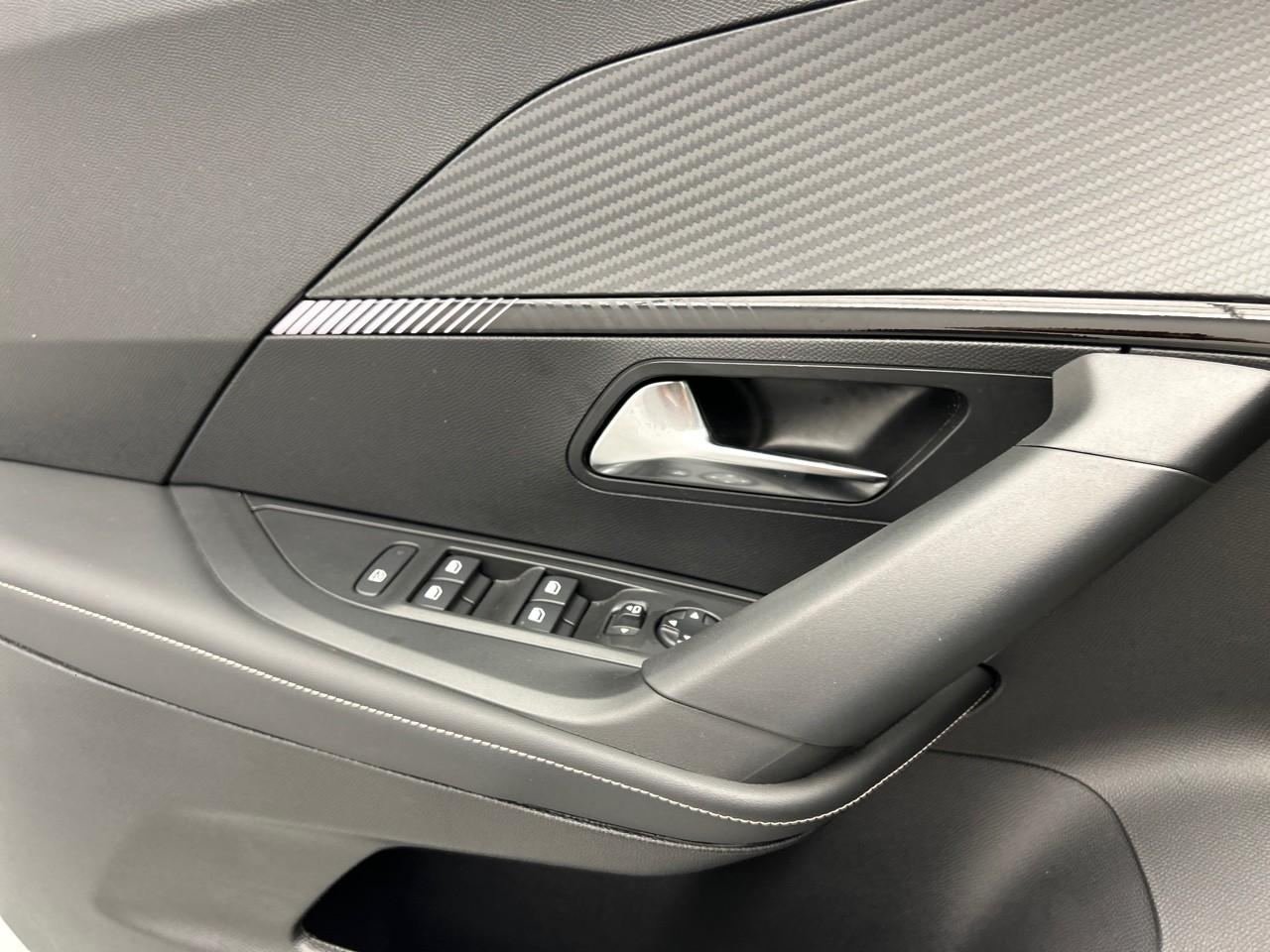 Peugeot 2008 130 s&s eat8 allure — photo 31