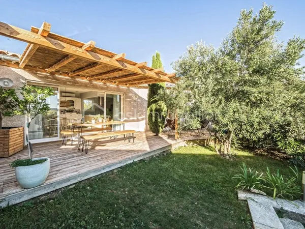 Maison 12 pièces 335 m²