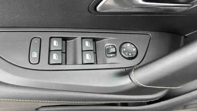 Peugeot 2008 puretech 130 s&amp;s eat8 — photo 94