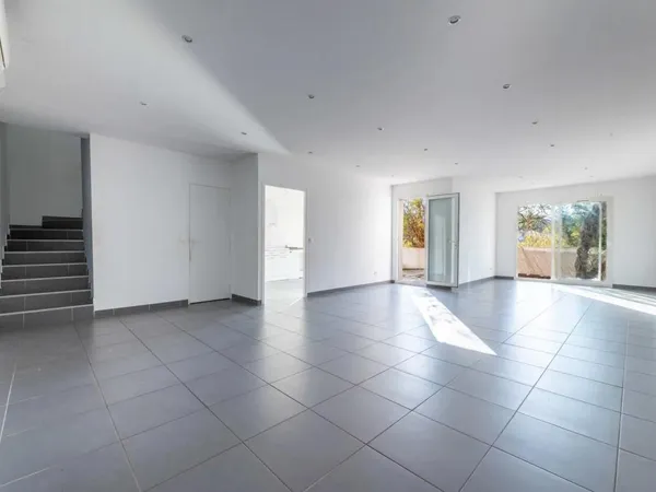Référence : 7365-ASI - Peypin - Duplex T4 dans le centre du village