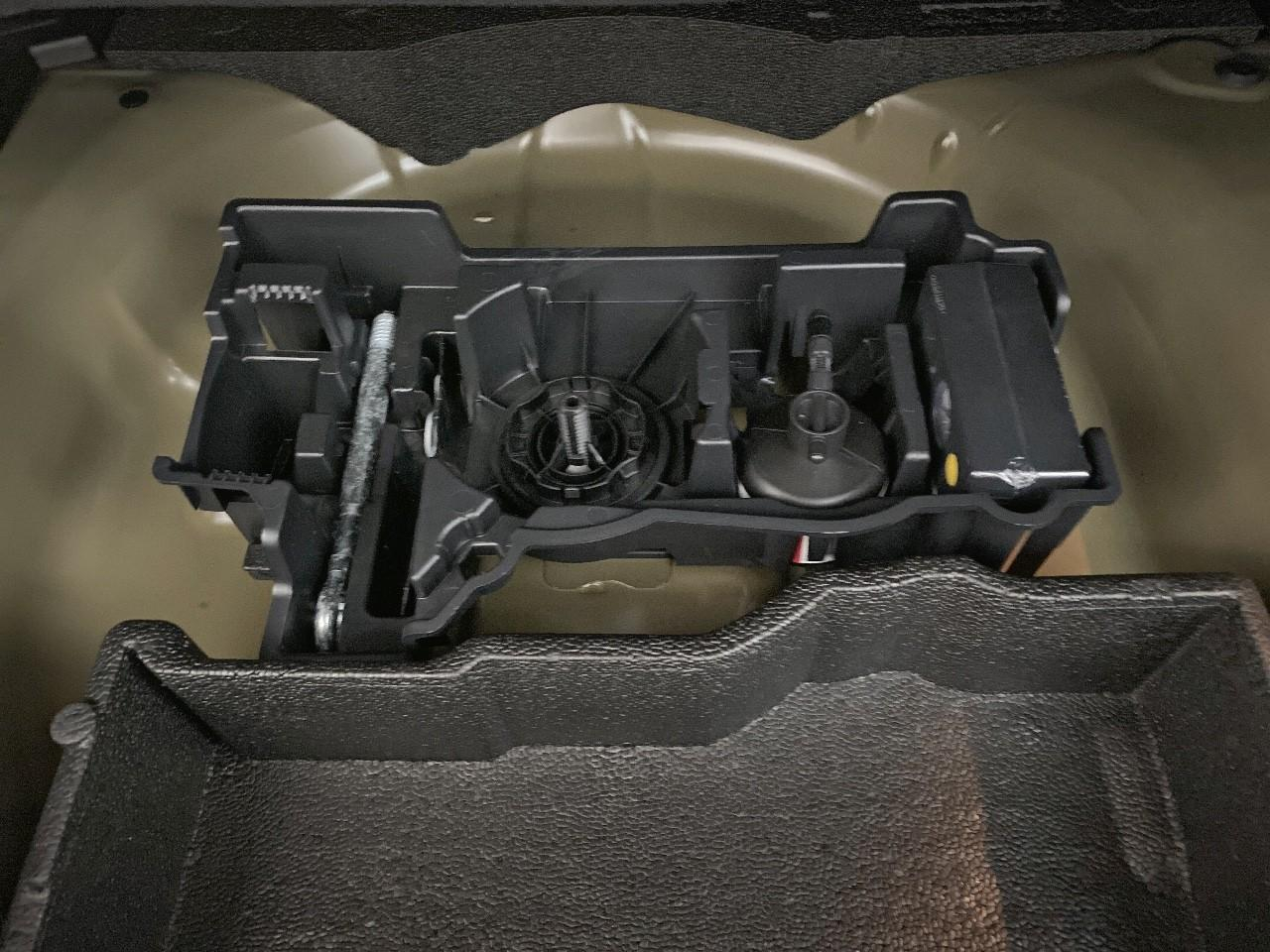 Peugeot 2008 hybrid 145 ch e-dcs6 allure — photo 16