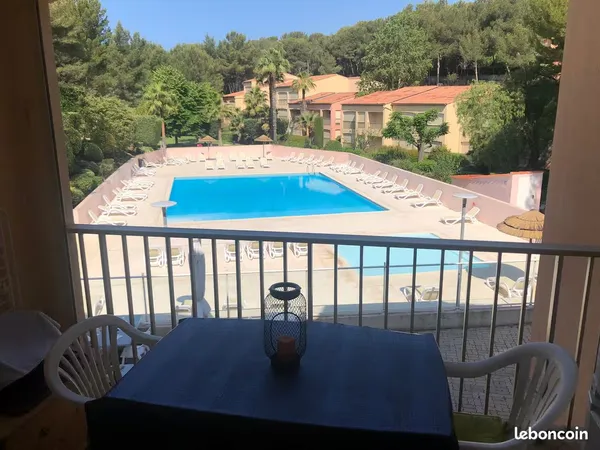 Studio rénové - Vue piscine - Résidence Le Vallon du Roy - Sanary-sur-Mer - 170 000