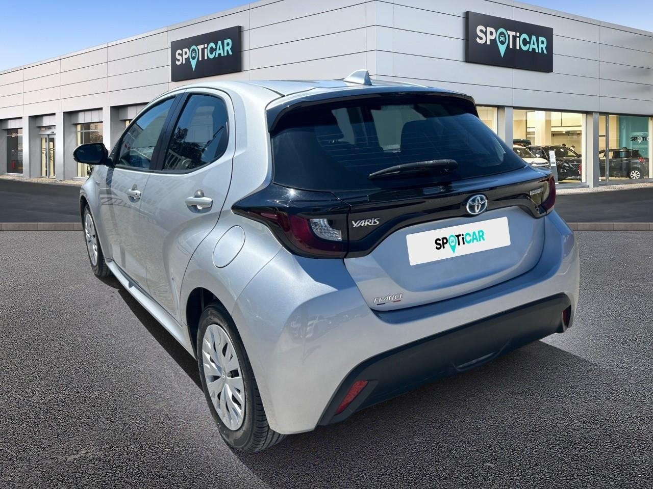 Toyota Yaris 116h iconic 5p — photo 7