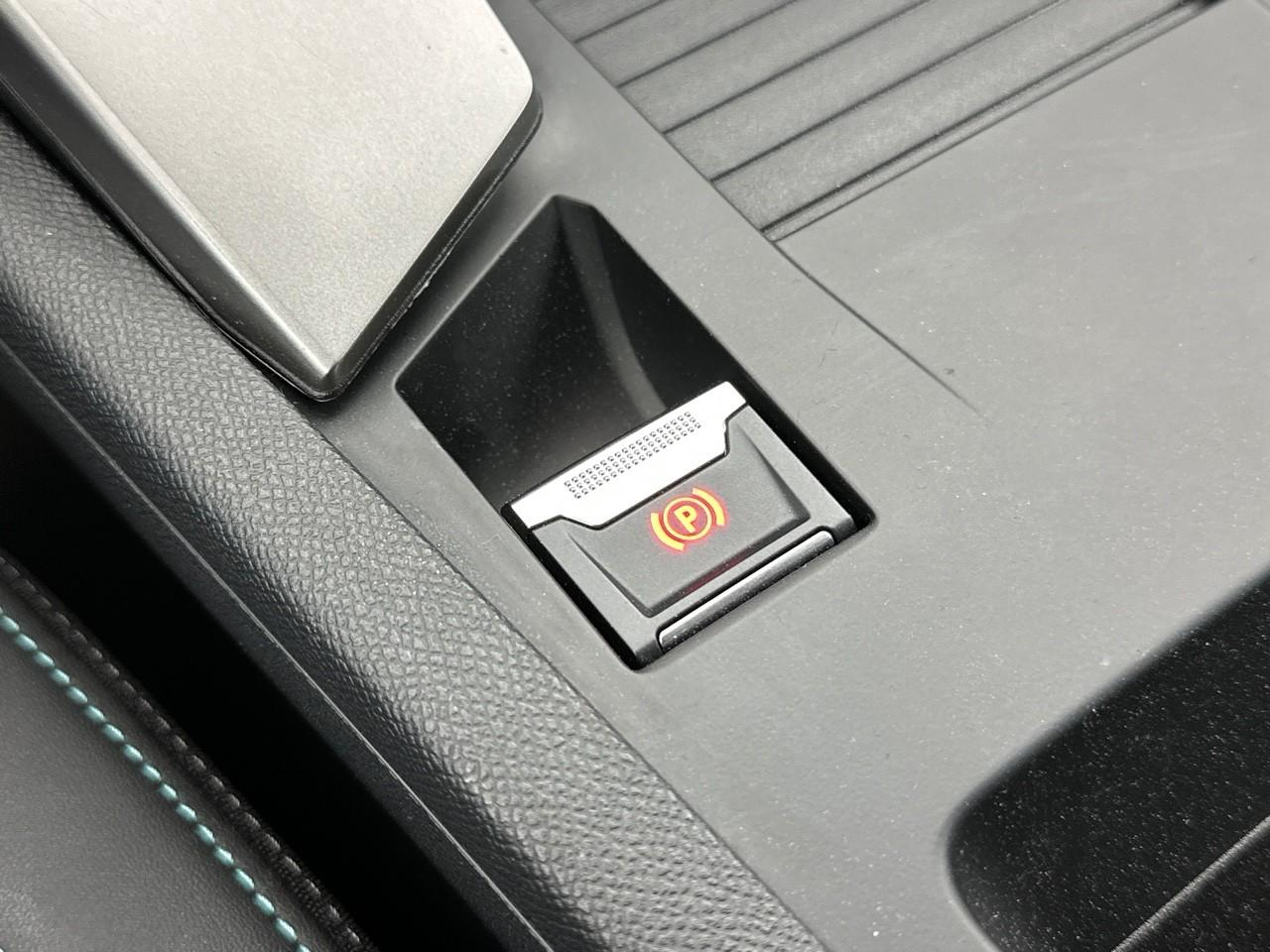 Peugeot 308 hybrid 145 e-dcs6 allure — photo 32