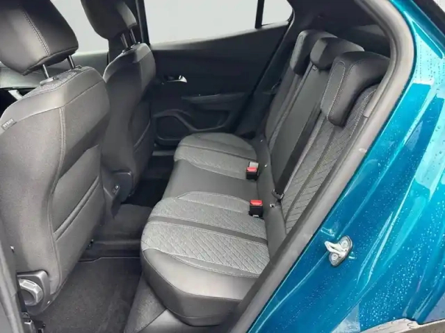 Peugeot 2008 hybrid 145 e-dcs6 — photo 12