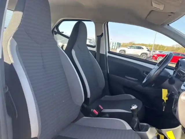 Toyota Aygo 1.0 vvt-i x-play — photo 19