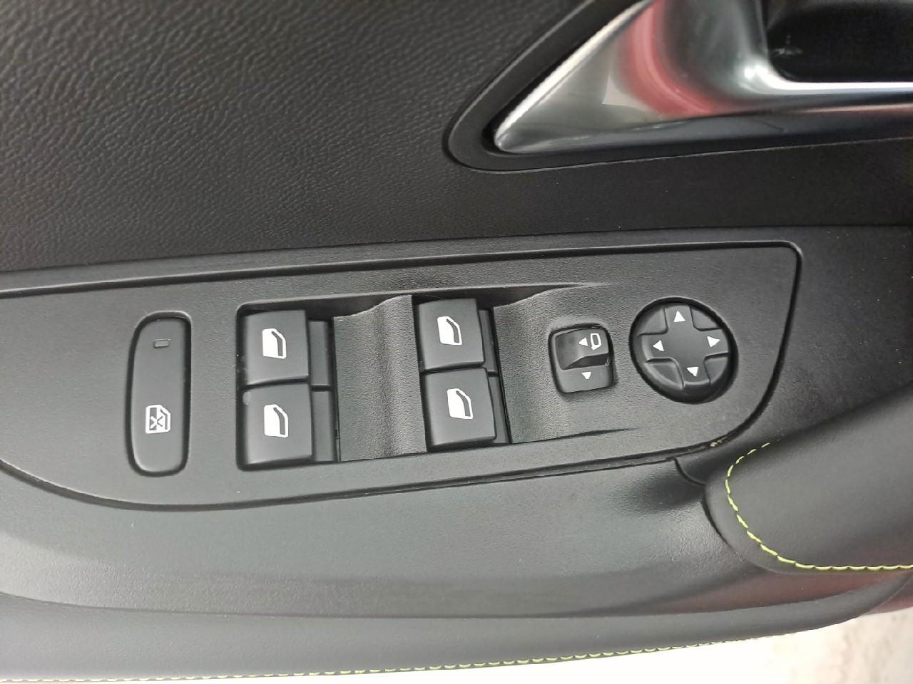 Peugeot 2008 puretech 130 s&s eat8 gt — photo 26