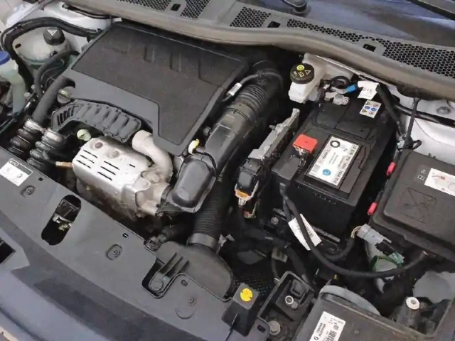 Peugeot 2008 puretech 100 s&amp;s bvm6 — photo 35