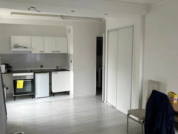Appartement, location rénover à neuf loyer mensuel, 480 charges comprises pour toute information. Co