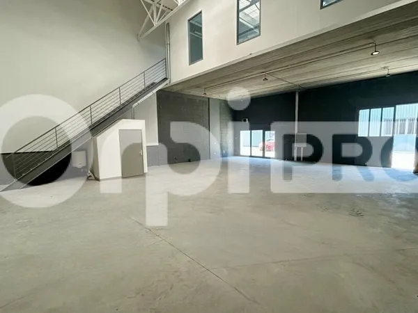 Local d'activité 603 m²