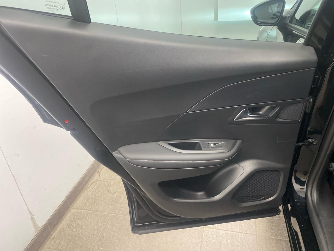 Peugeot 2008 hybrid 136 e-dcs6 allure — photo 21