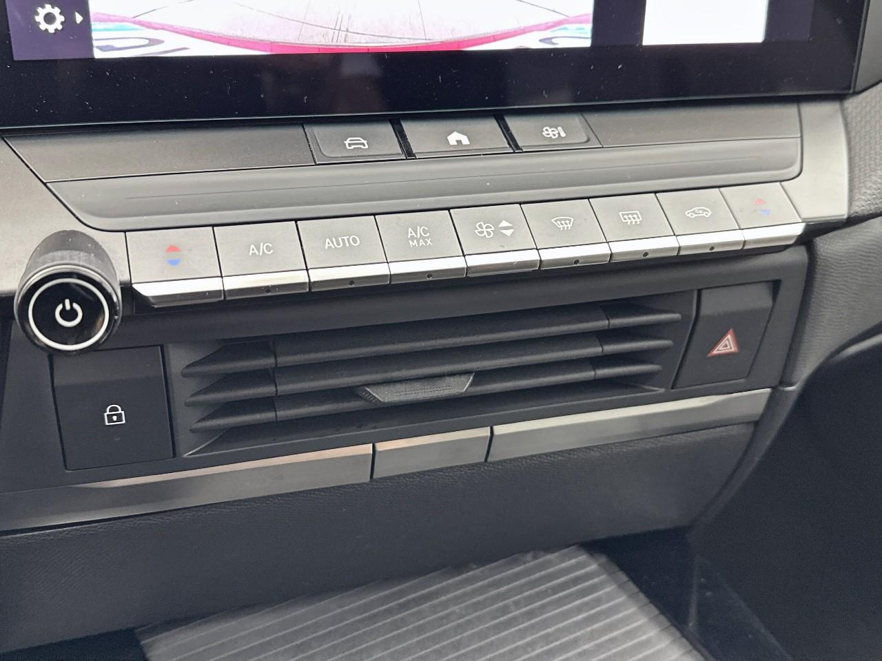 Opel Astra 1.2 turbo 130 ch bvm6 elegance — photo 27