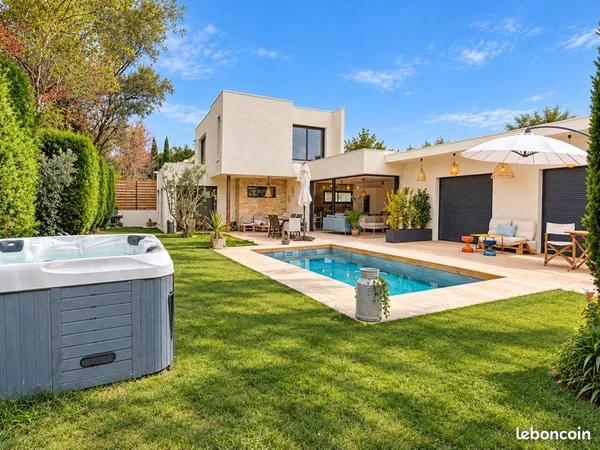 Villa contemporaine avec piscine et vue sur les vignes - 192 m²