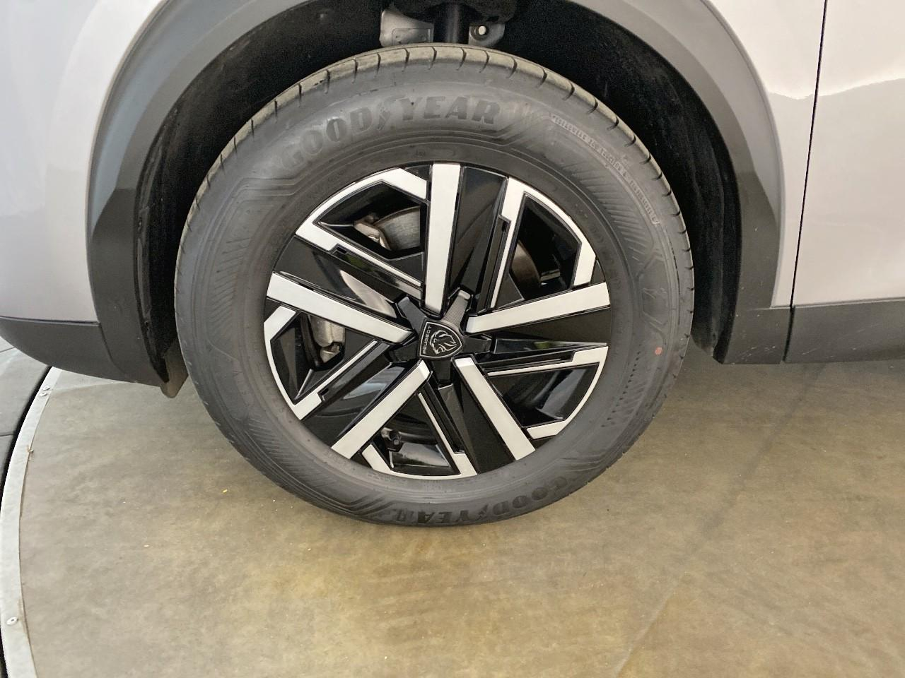 Peugeot 2008 hybrid 145 e-dcs6 style — photo 11