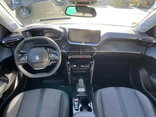 Peugeot 208 e- 136ch allure pack — photo 6