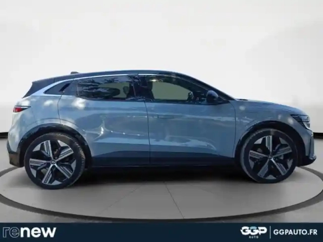 Renault Megane e-tech electric ev60 220ch iconic super charge — photo 6