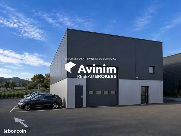 Local 820 m² Le Cannet-des-Maures