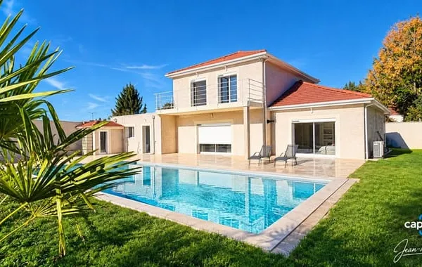 SAINT-VALLIER - UN AIR DE VACANCES TOUTE L'ANNÉE... UNE PROPRIÉTÉ QUI NE LAISSE PAS INDIFFÉRENT !