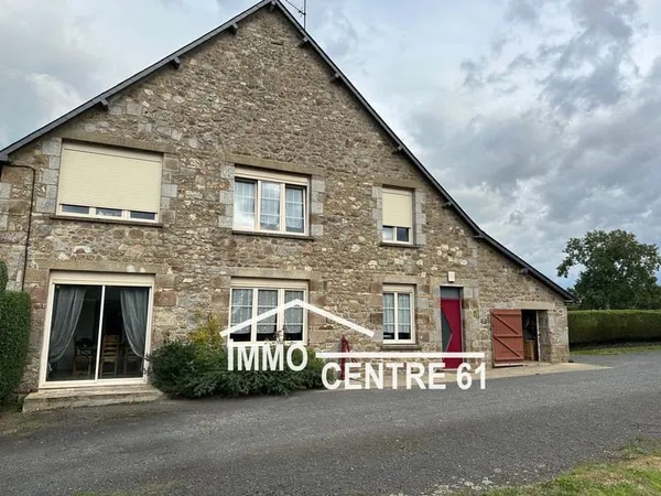 Maison de village 3 chambres avec nombreuses dépendances sur 2950m2 de terrain