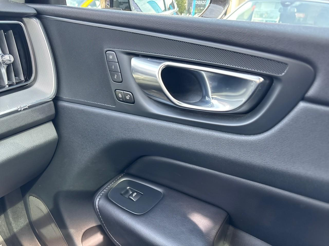 Volvo Xc60 b4 197ch plus style dark geartronic — photo 26