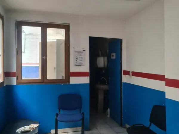 Local d'activité 215 m²