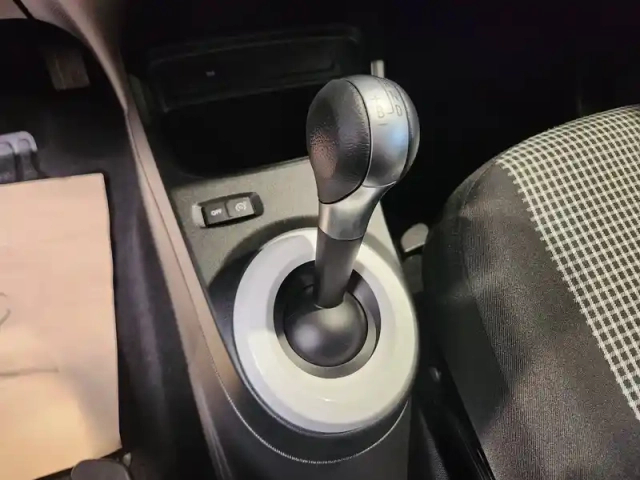 Renault Twingo iii e-tech — photo 12