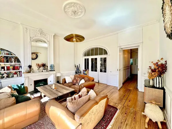CHARTRONS — APPARTEMENT DE 133 M² – RÉNOVATION D’ARCHITECTE