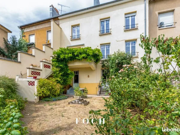 Maison 10 pièces 241 m²