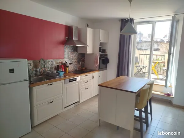T3 bis meublé rénové au calme plein centre ville