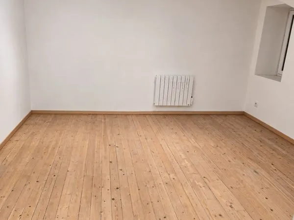 Studio rénové de 35m2 avec cuisine séparée équipée
