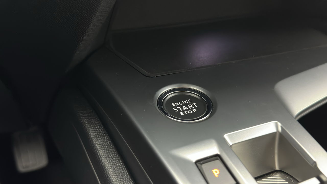 Peugeot 308 SW PHEV 180 e-EAT8 — photo 28