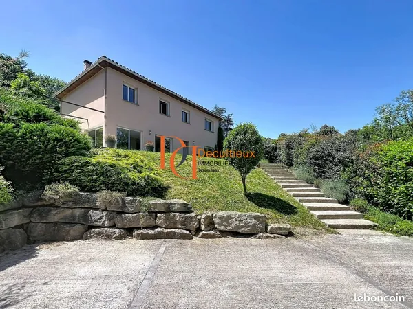 Maison 9 pièces 198 m²