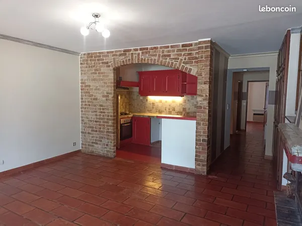 Maison de Village avec deux chambres en location vide sur Le Val